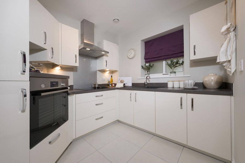 Property photo 3 of 11 Show Home Kitchen