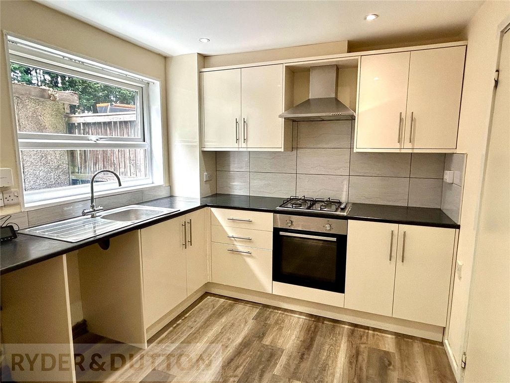 Property photo 2 of 15 Dining Kitchen