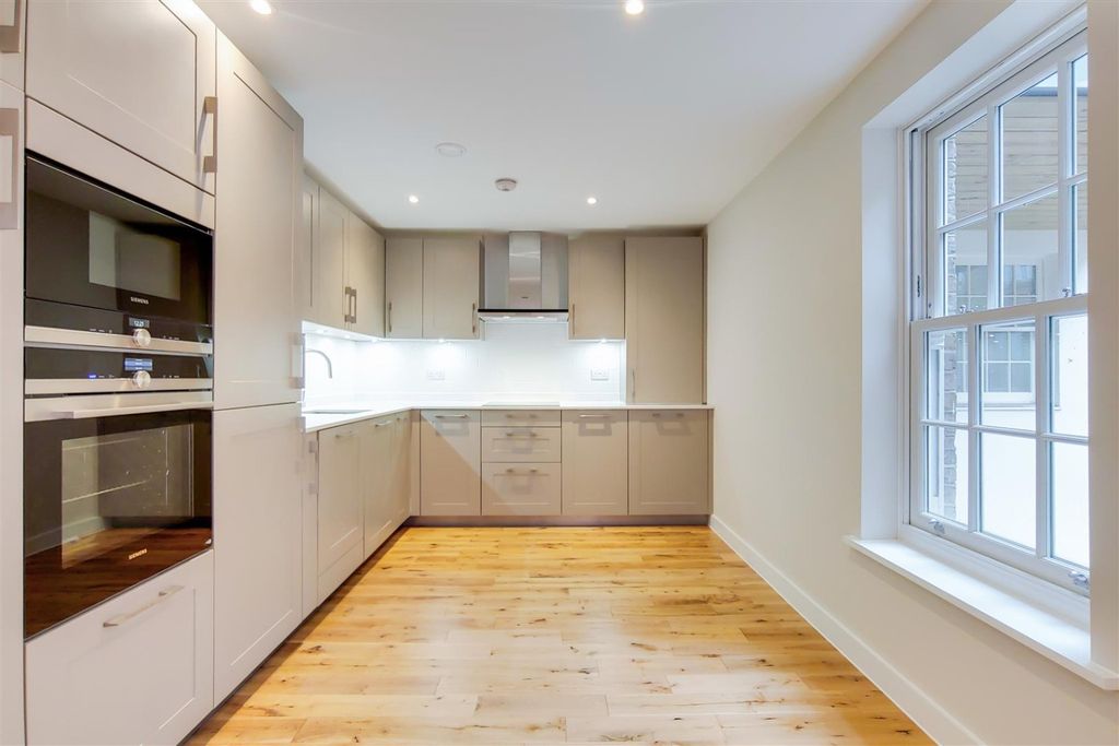Property photo 3 of 11 4456092