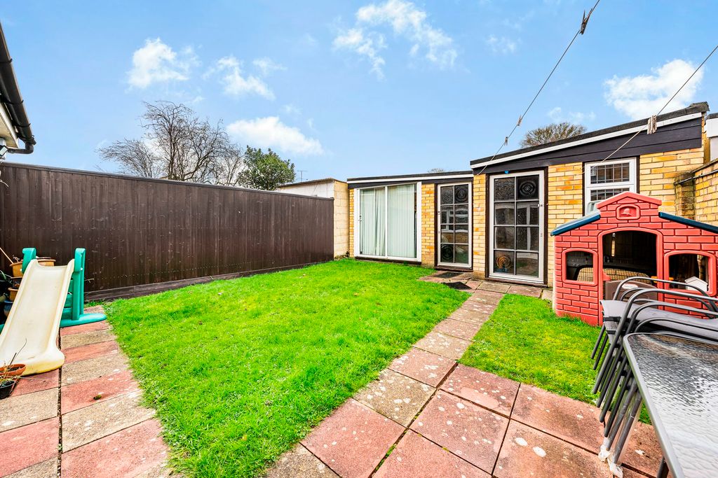 Property photo 2 of 28