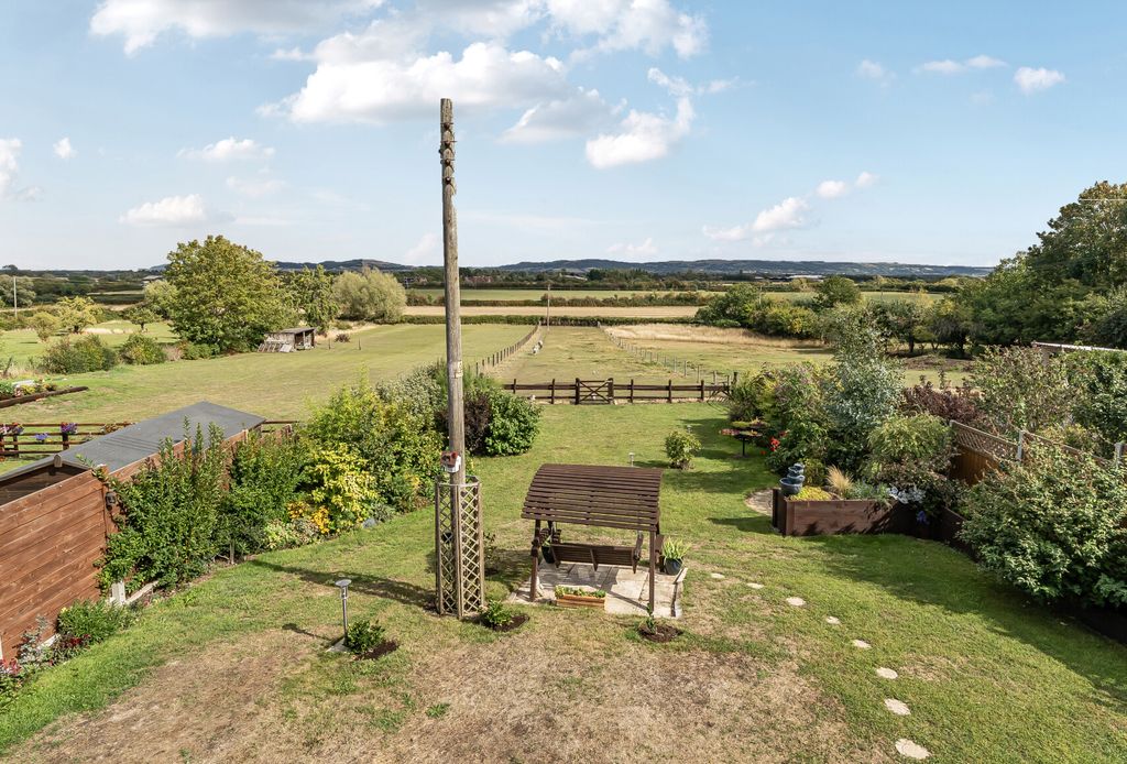 Property photo 2 of 19 1348692-1-68Bb2d9...