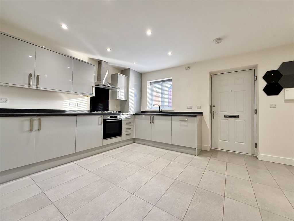 Property photo 3 of 18 3