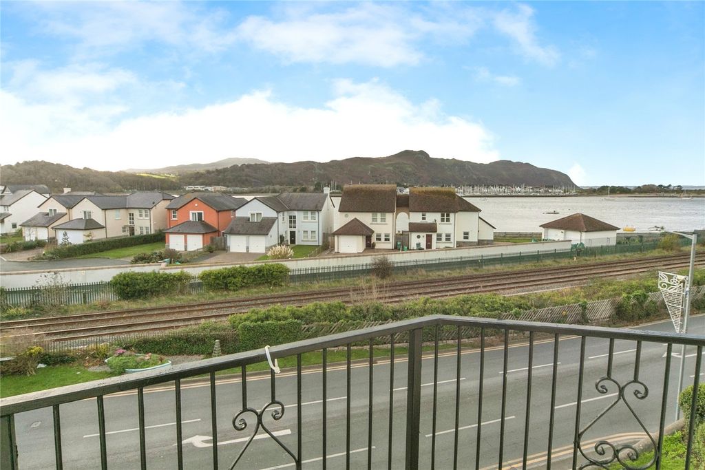 Additional image 6 of 2 bed flat for saleLon Vardre, Deganwy, Conwy LL31