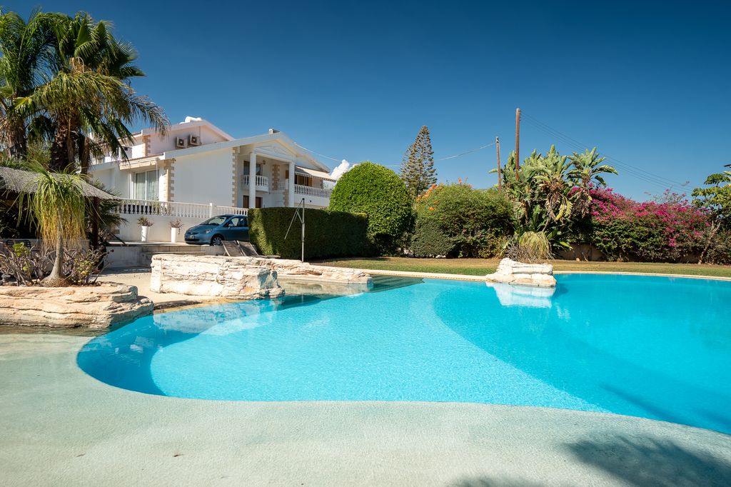 Property photo 3 of 48