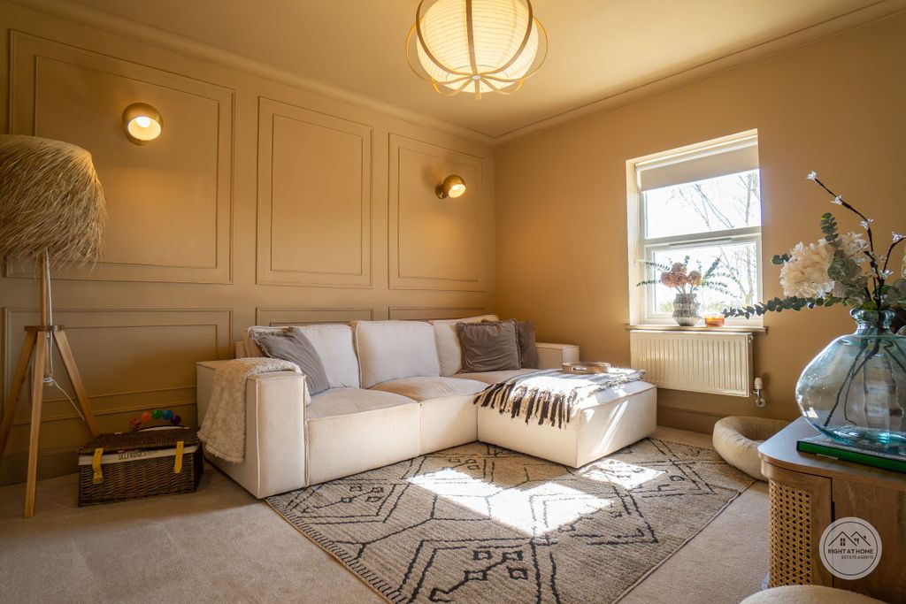 Property photo 2 of 50