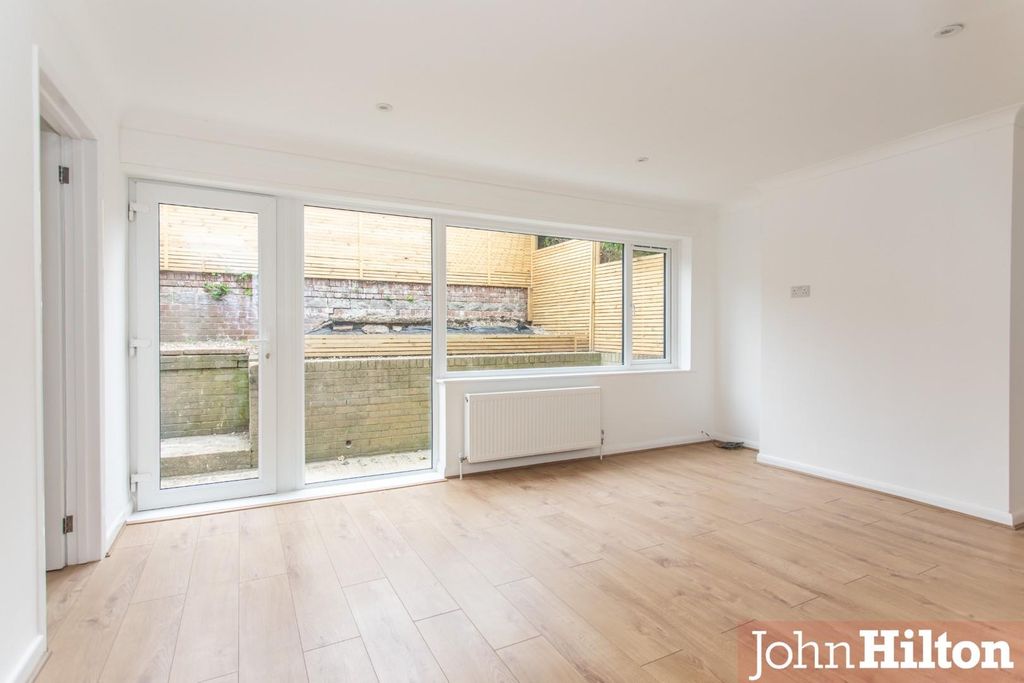 Property photo 3 of 16 Ticehurst Road-14.Jpg