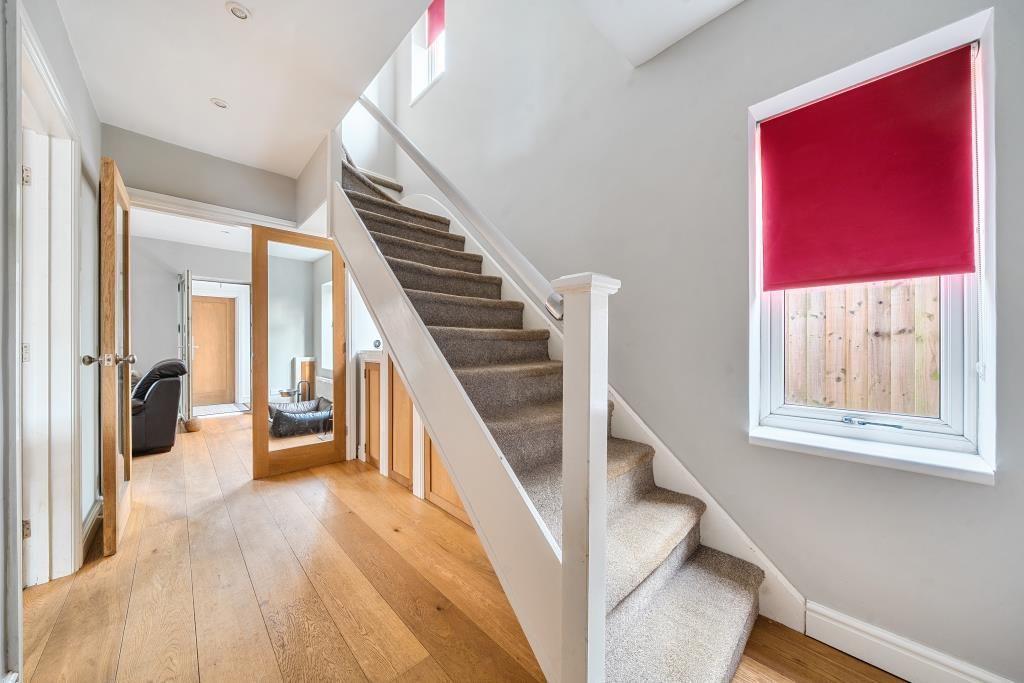 Property photo 3 of 20 Entrance Hall