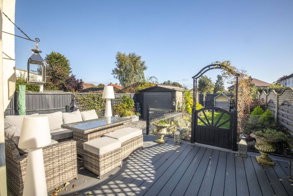 Additional image 18 of 3 bed semi-detached house for saleCoulsdon Road, Coulsdon CR5