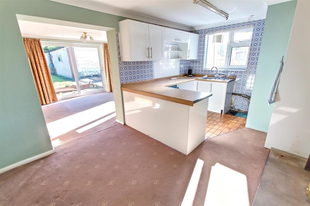 Property photo 3 of 12 Kitchenbreakfast Room.Jpg