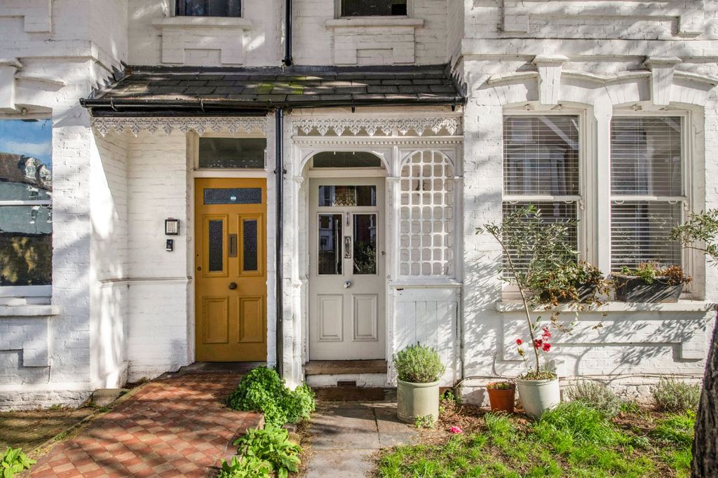 Property photo 3 of 28