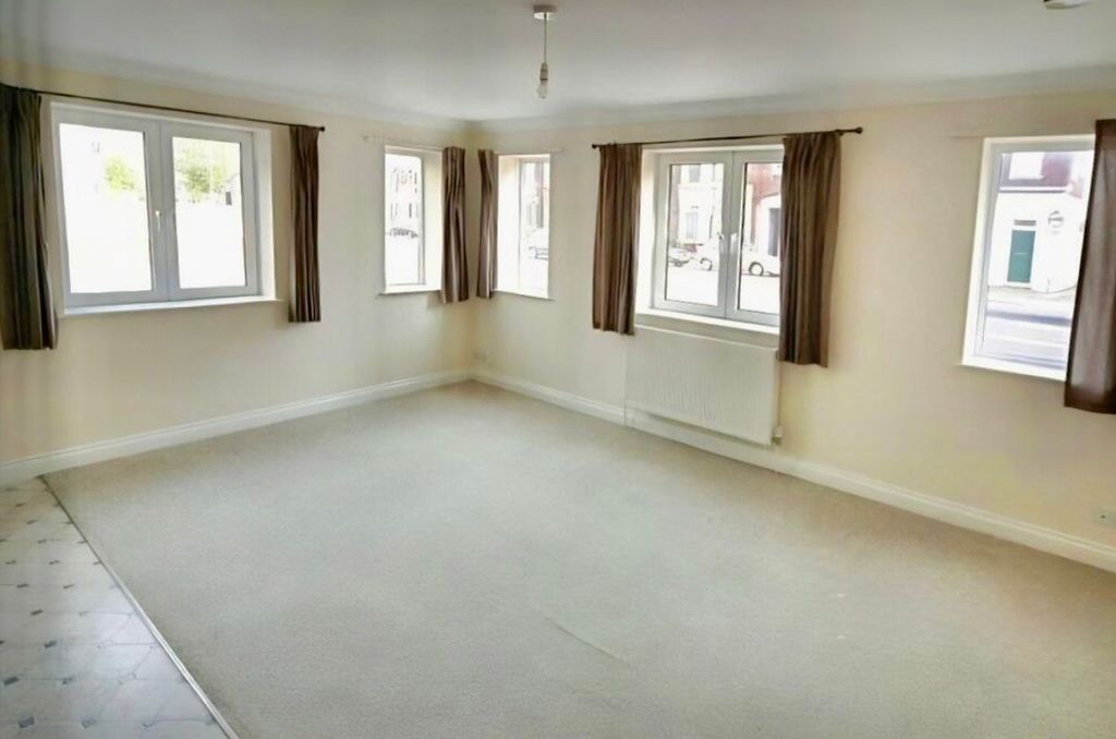 Property photo 3 of 4