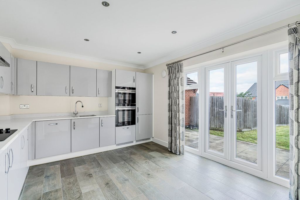 Property photo 2 of 16 Kitchen Dining