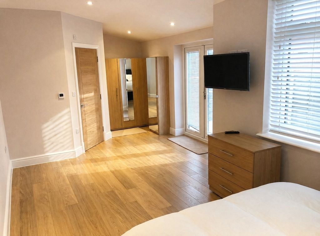 Property photo 2 of 5 Photo 4