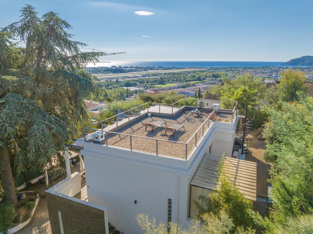 Property photo 2 of 32