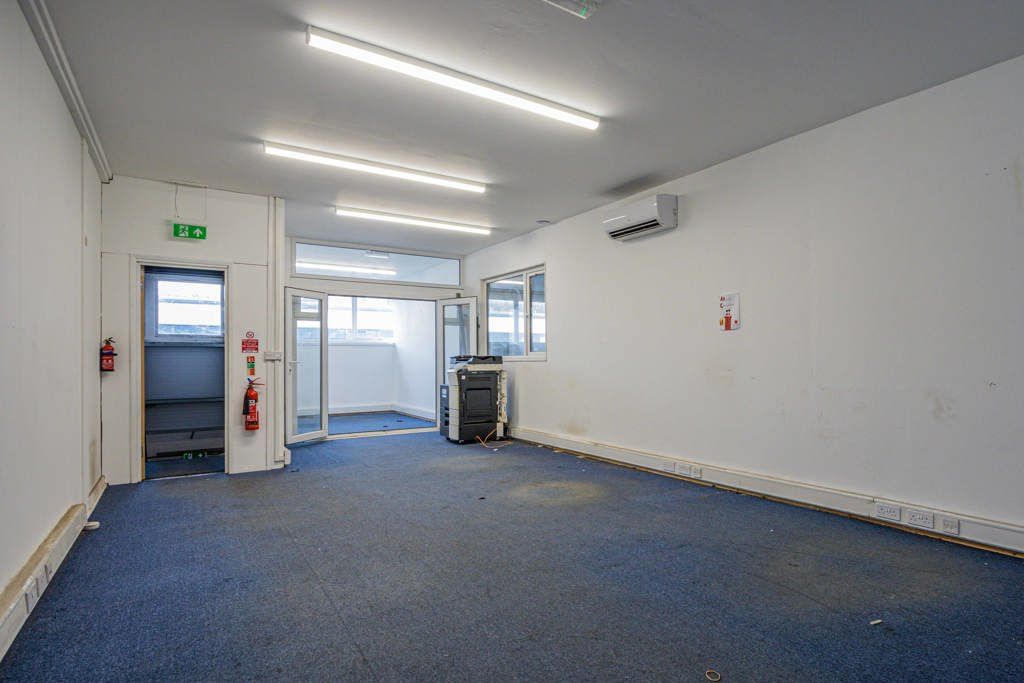 Property photo 3 of 10 Photo 2