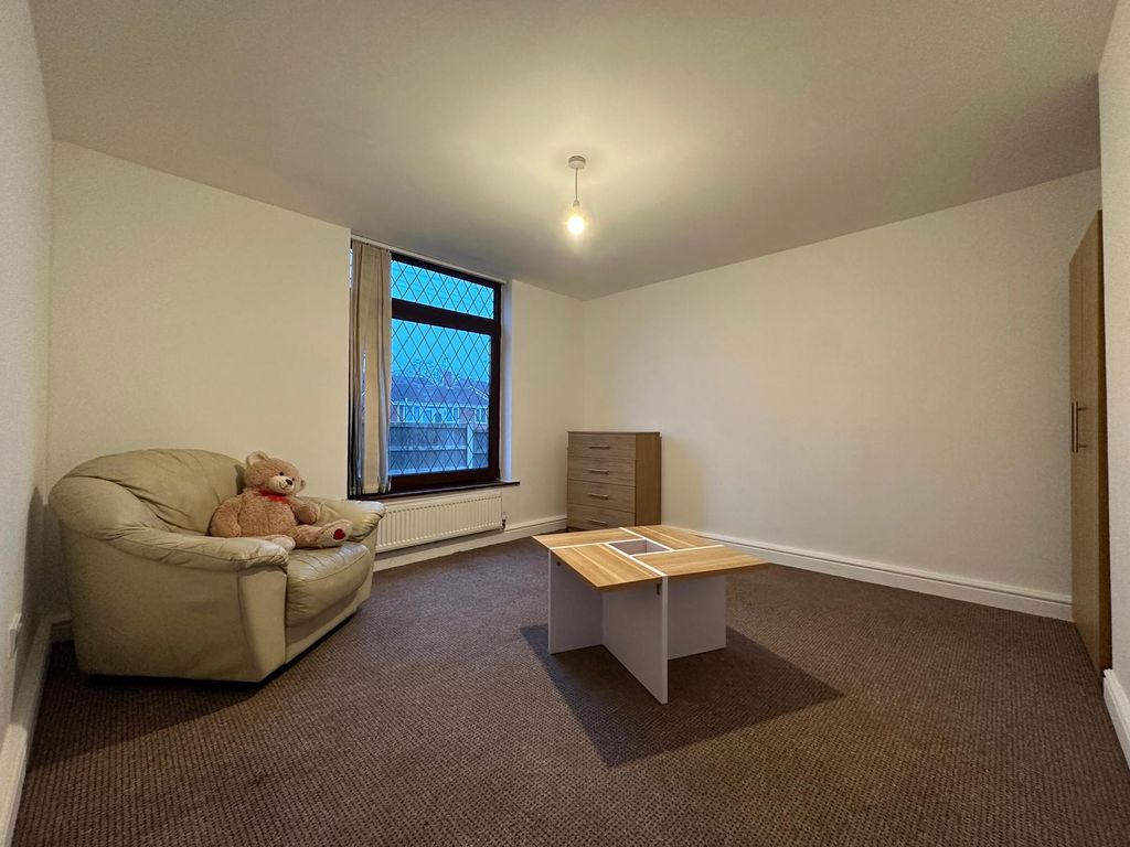 Property photo 3 of 16 Gallery