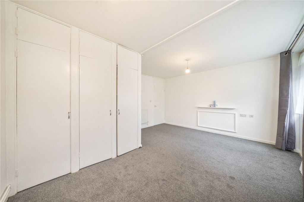 Property photo 3 of 8 Bedroom