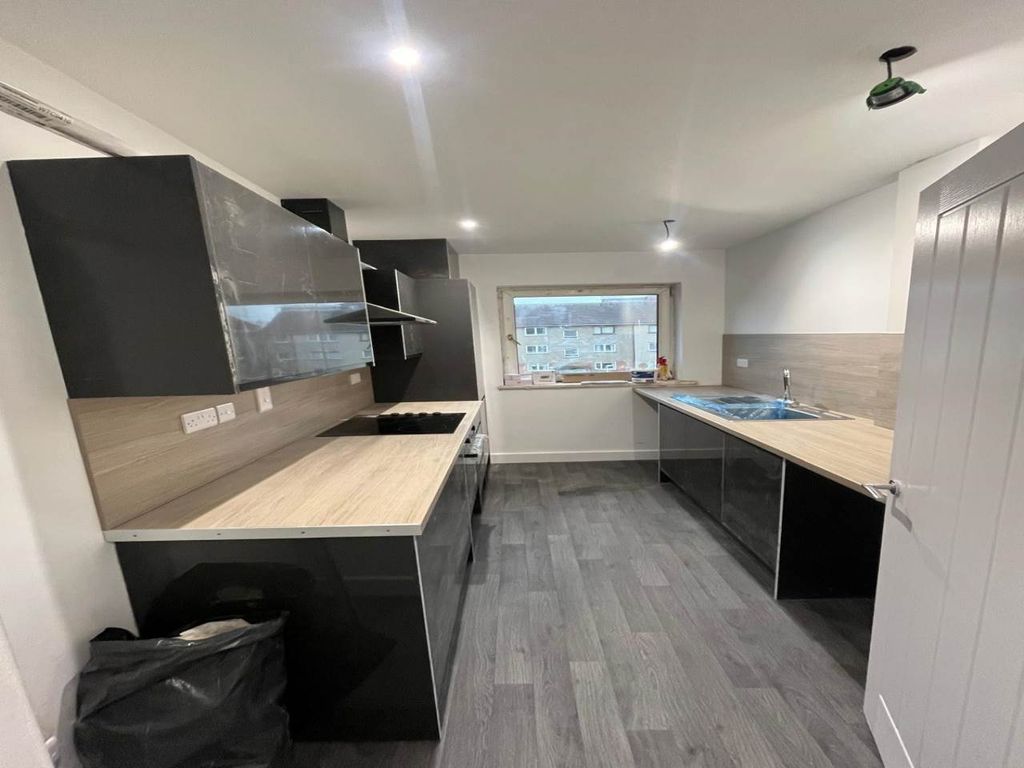 Property photo 2 of 6 Kitchen