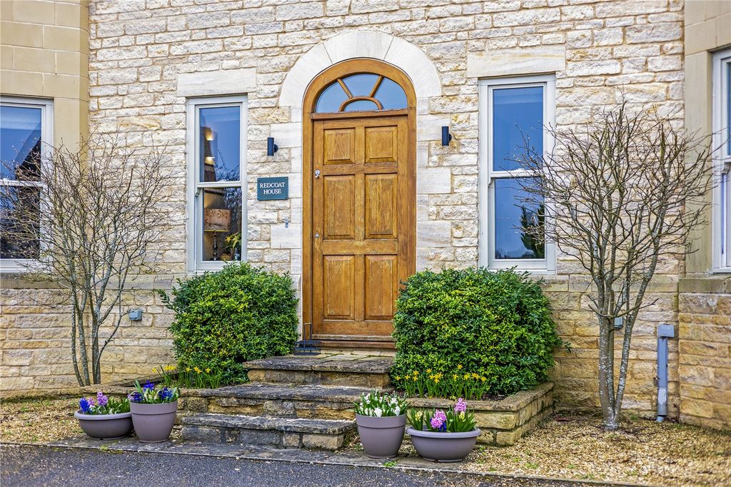 Property photo 2 of 25 Redcoat House