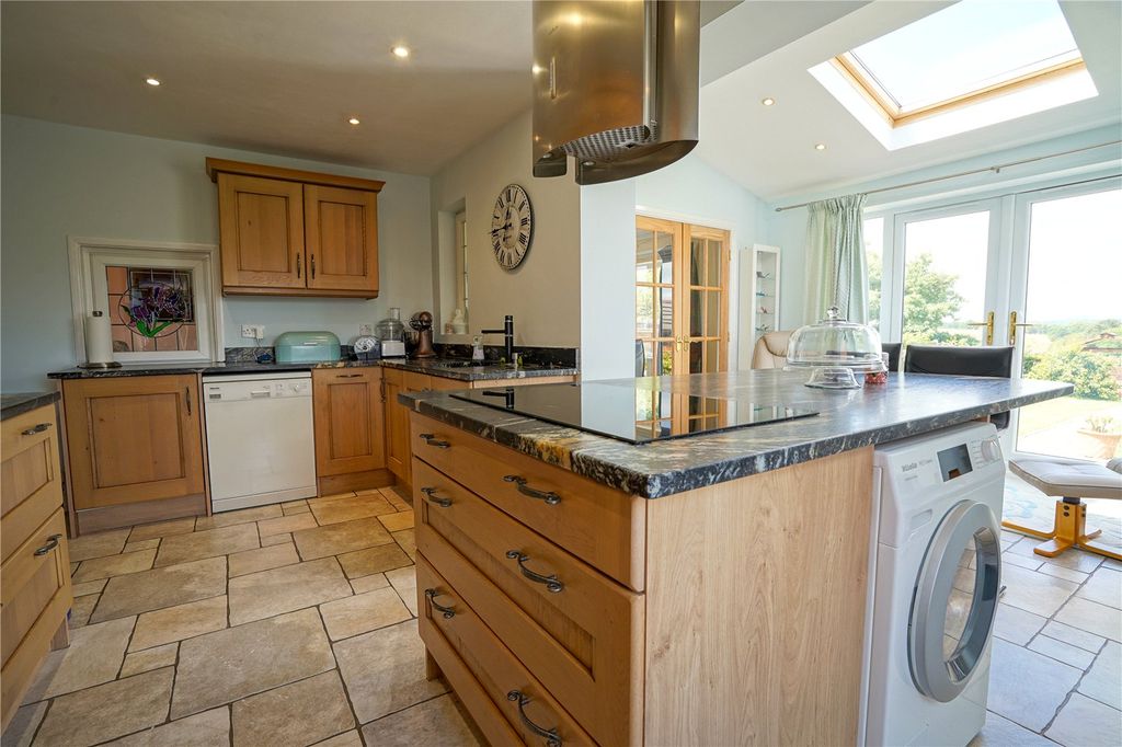 Property photo 3 of 21 Picture No. 11