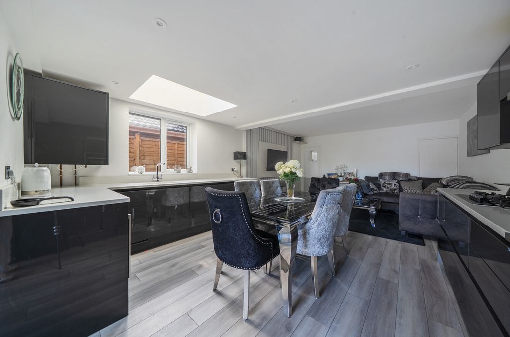 Property photo 3 of 13 1345693-31-68B174...