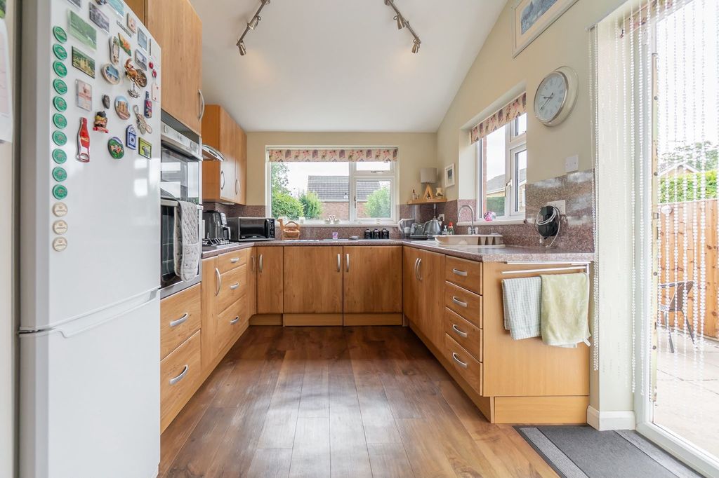 Property photo 3 of 27 Kitchen