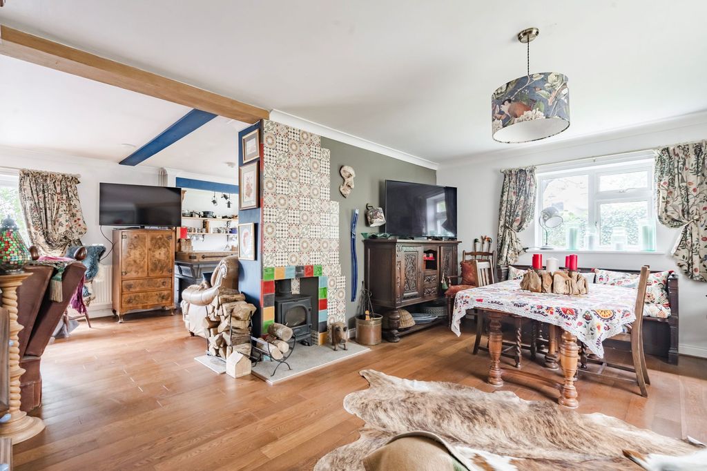 Property photo 3 of 28