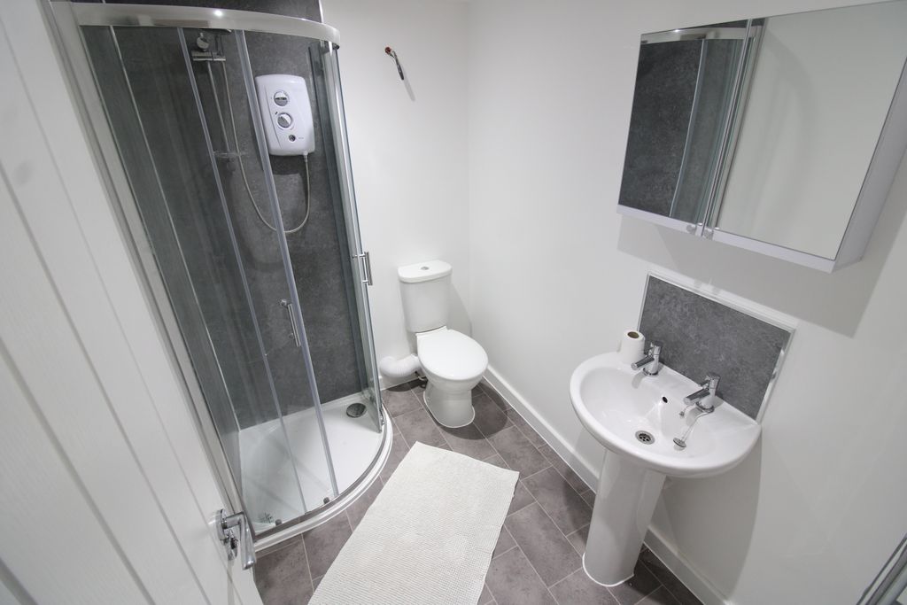 Property photo 2 of 7 Bathroom