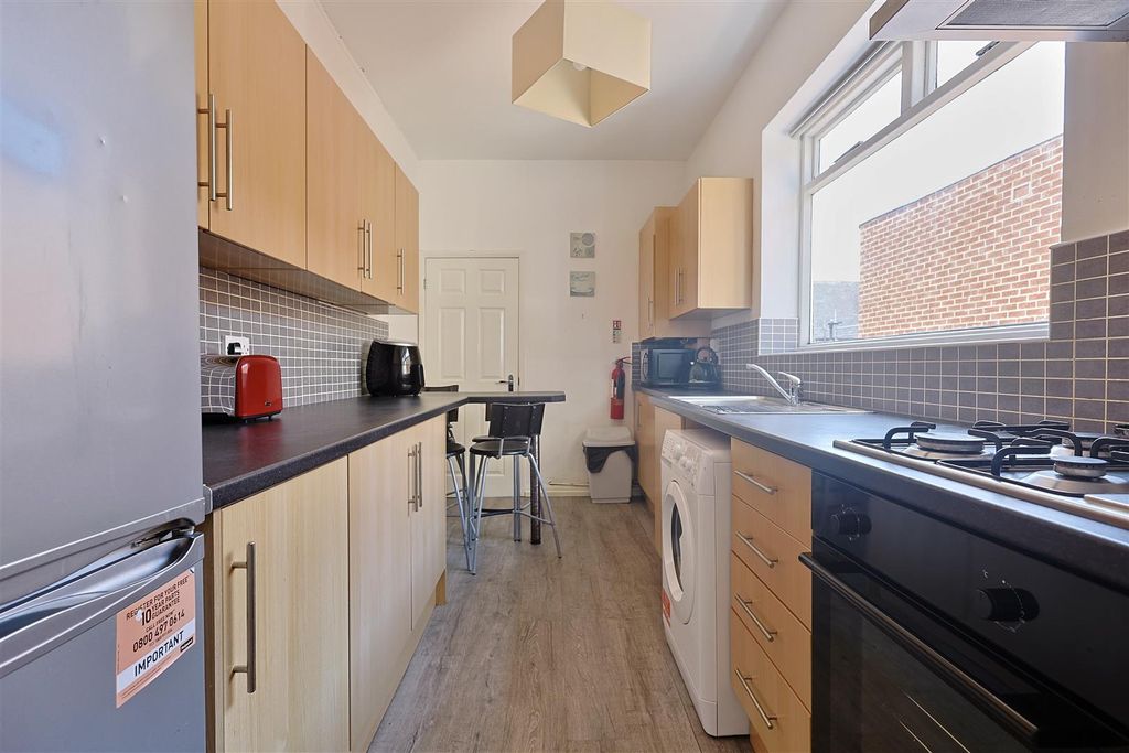 Property photo 2 of 14 56243317-71F7-4273-97F9-5C09Ff49De78_1_201_A.Jpeg