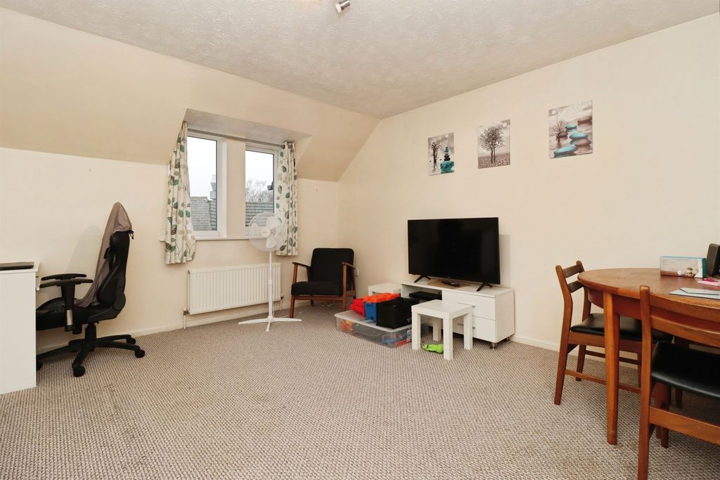 Additional image 6 of 2 bed flat for saleHigh Street, Rothwell, Kettering NN14