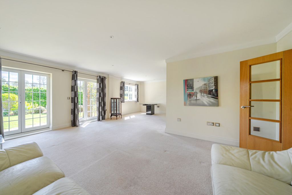 Property photo 2 of 18 1449219-10-69E5Ff...