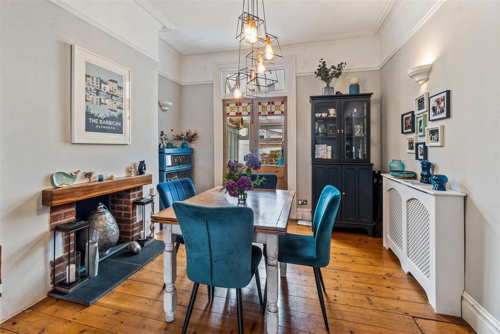 Property photo 3 of 23 Dining Room