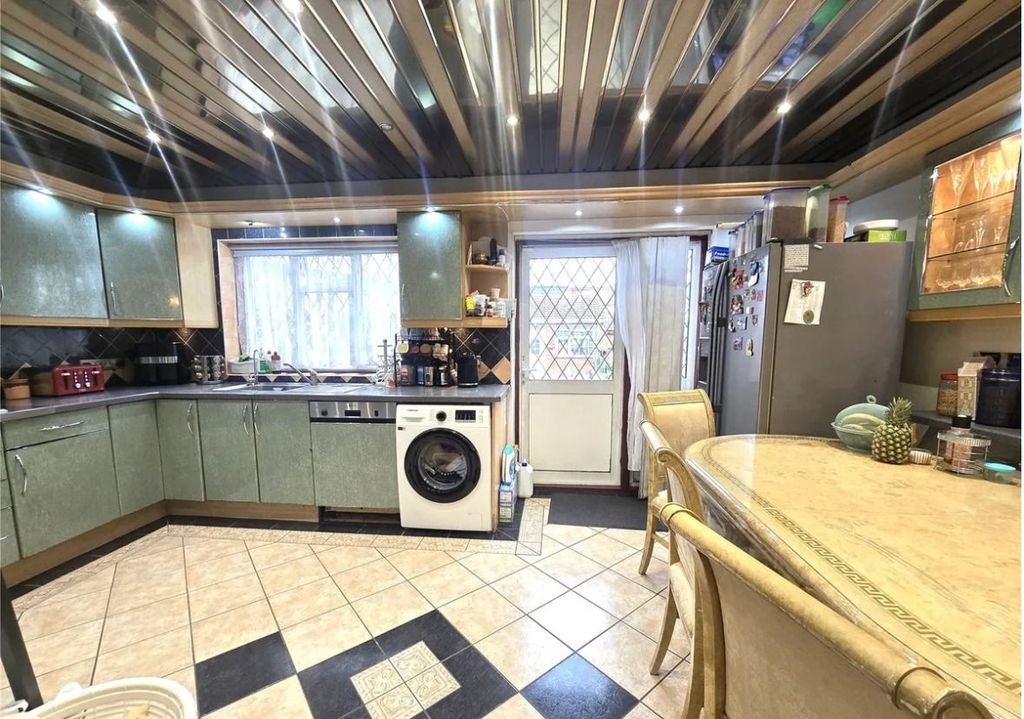 Additional image 9 of 5 bed semi-detached house for saleGledwood Gardens, Hayes UB4
