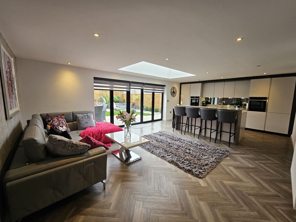 Property photo 2 of 23