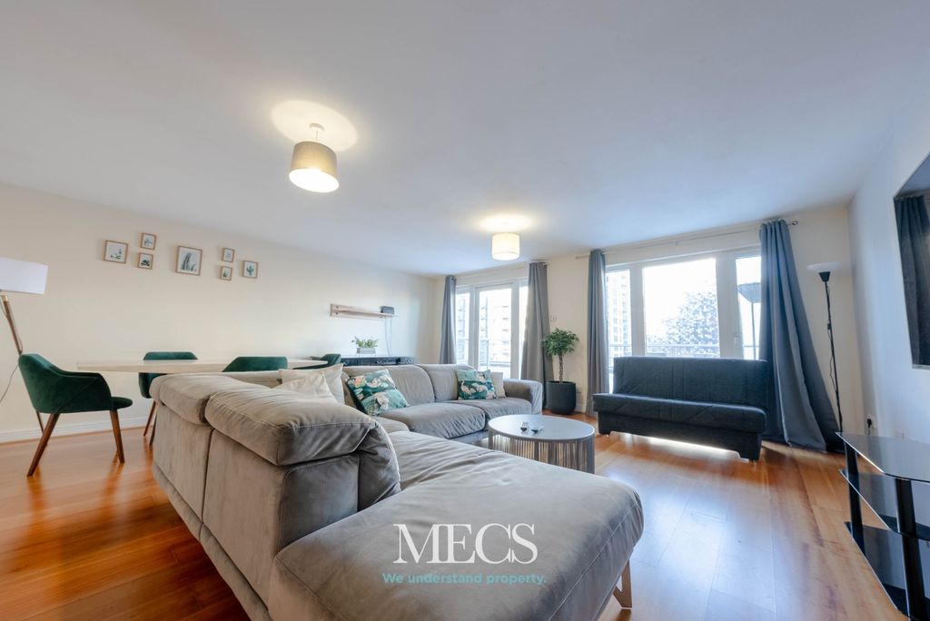 Property photo 2 of 11 1587325