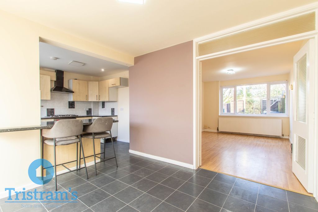 Property photo 3 of 27