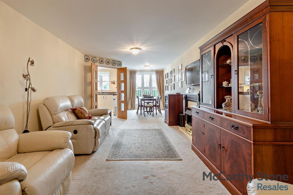 Property photo 1 of 27 8652331-Interior02-800.Jpg