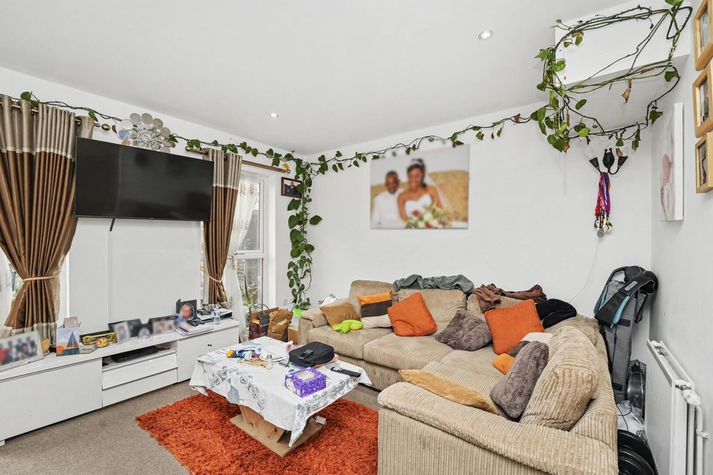 Property photo 2 of 21 Living Room