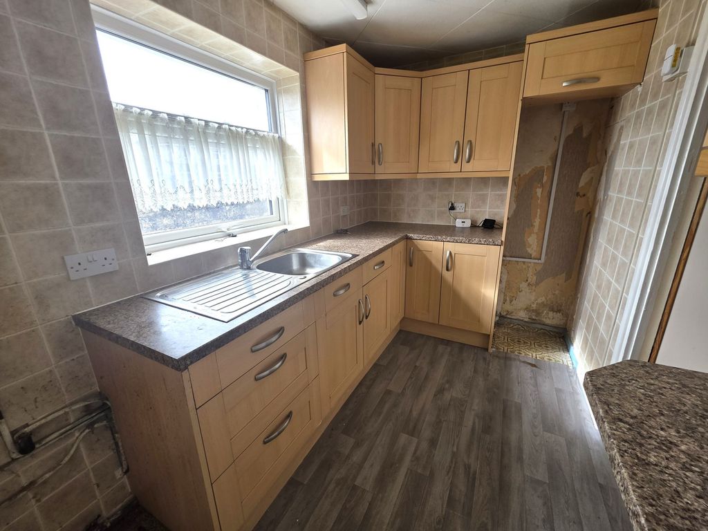 Property photo 3 of 20 Kitchen