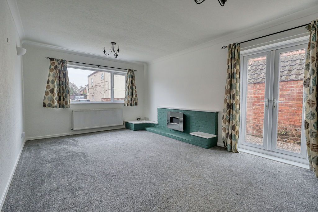 Property photo 2 of 13 Lounge