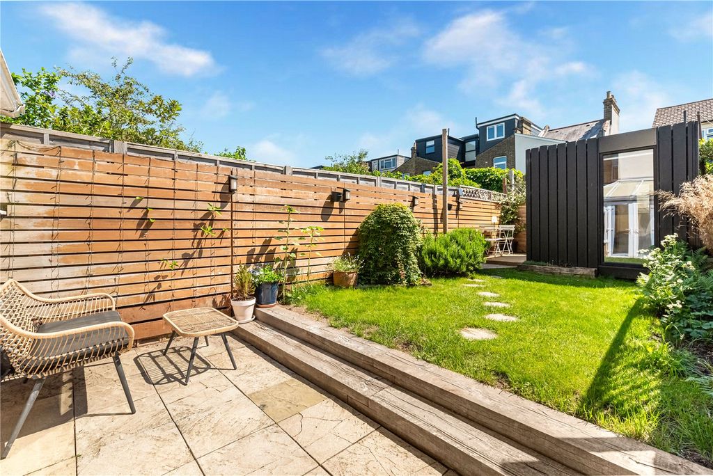 Property photo 2 of 17 Picture No. 51