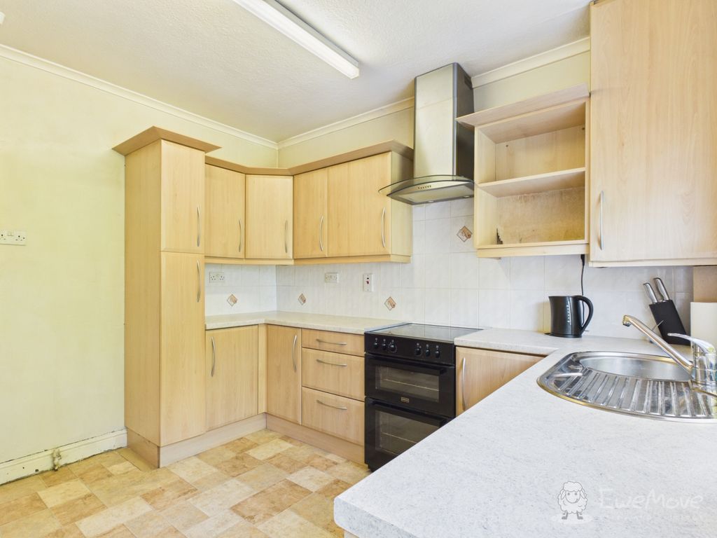 Property photo 3 of 15 Kitchen