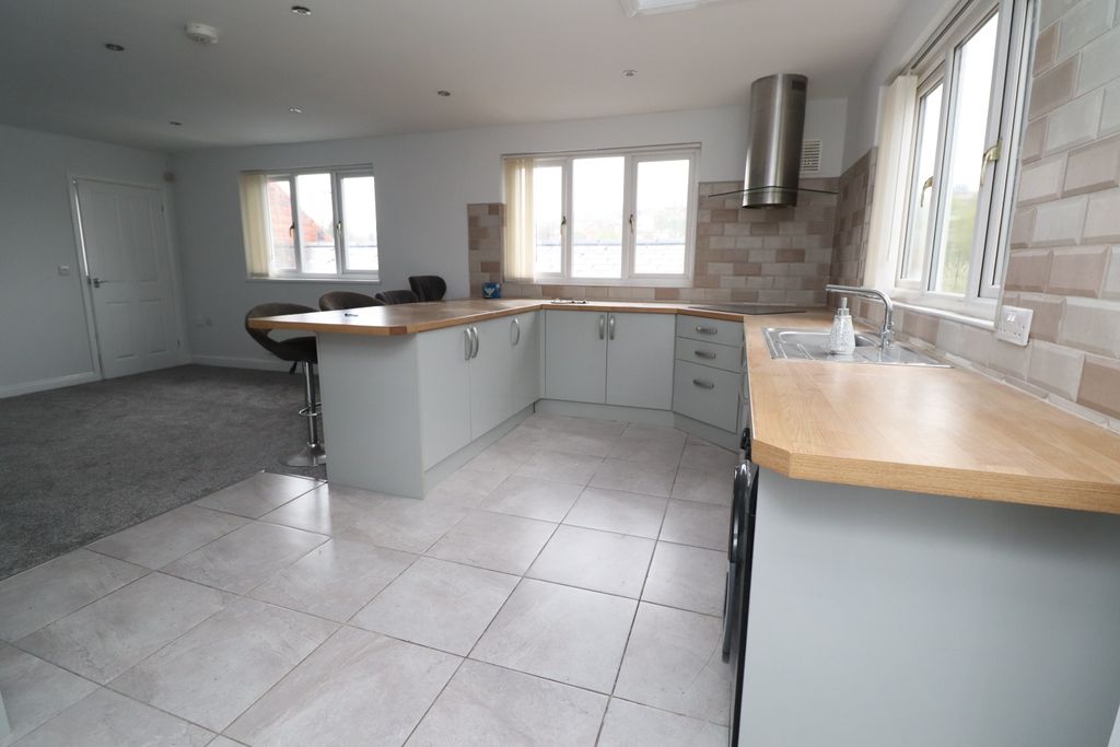 Property photo 3 of 11 Img_2888