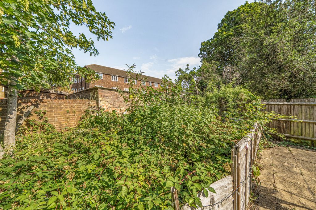 Property photo 3 of 9 272Afa31-8d7B-437...