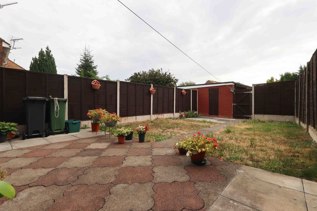 Property photo 3 of 13 Garden