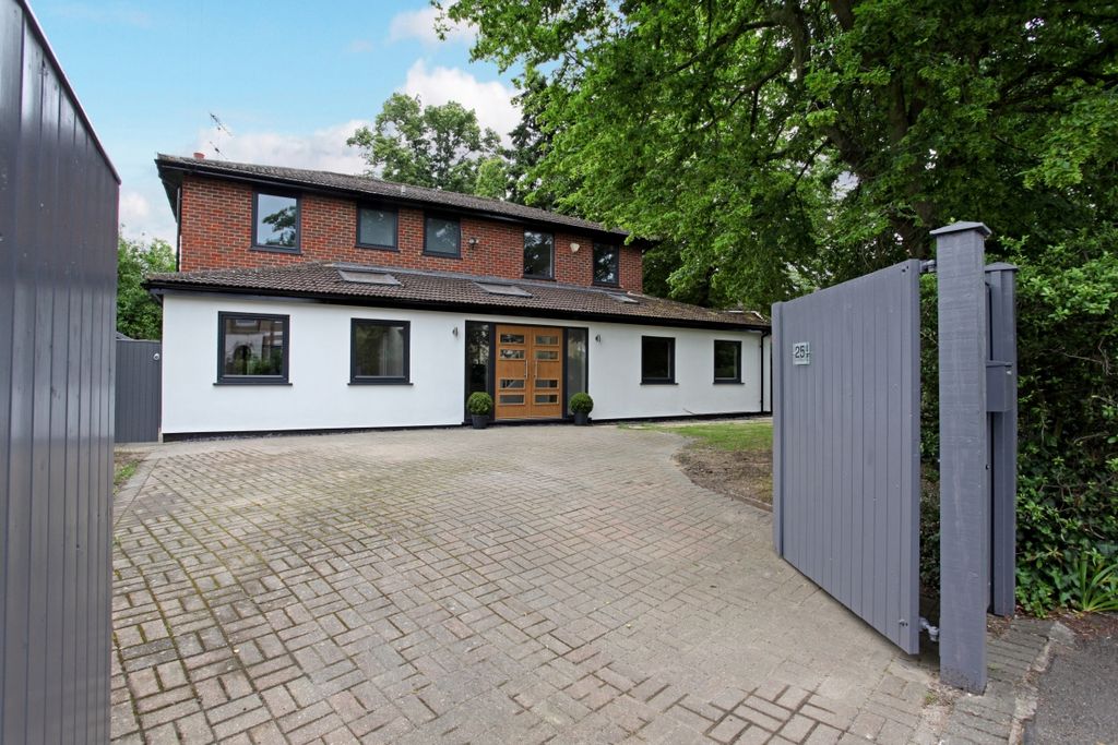 Property photo 3 of 32