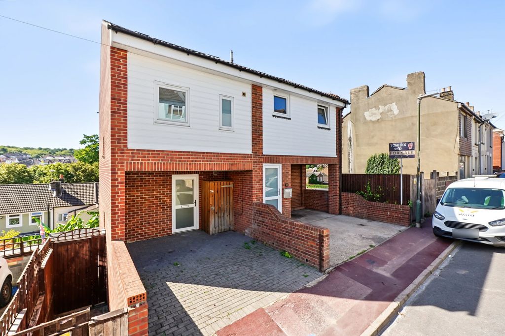 Property photo 1 of 35
