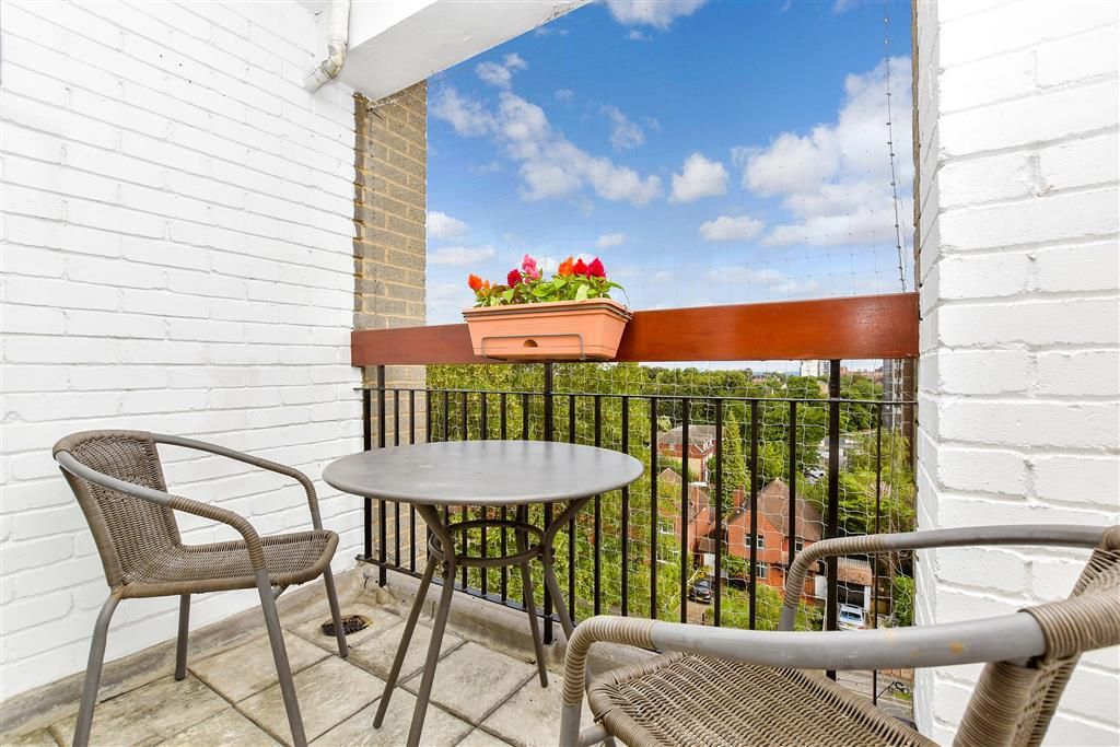 Property photo 2 of 16 Balcony / Terrace