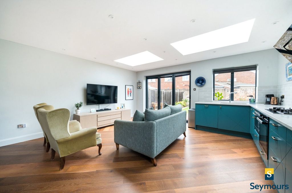 Property photo 3 of 16 Open Plan