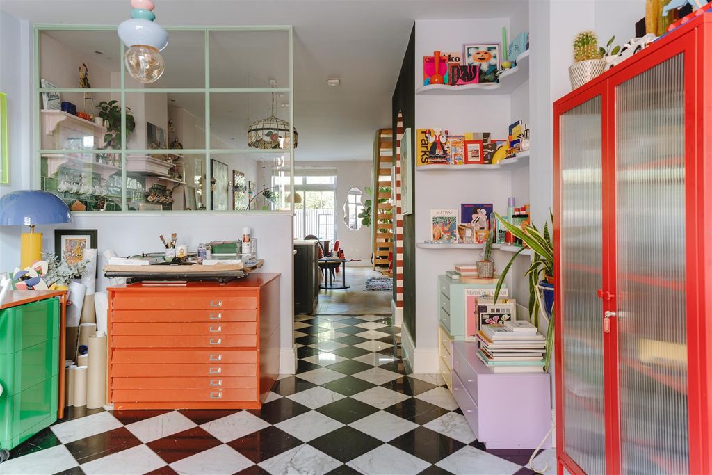 Property photo 3 of 46 Red_Square-40.Jpg